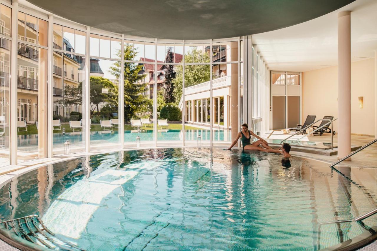 Falkensteiner Spa Resort Mariánské Lázně Exterior foto The indoor swimming pool