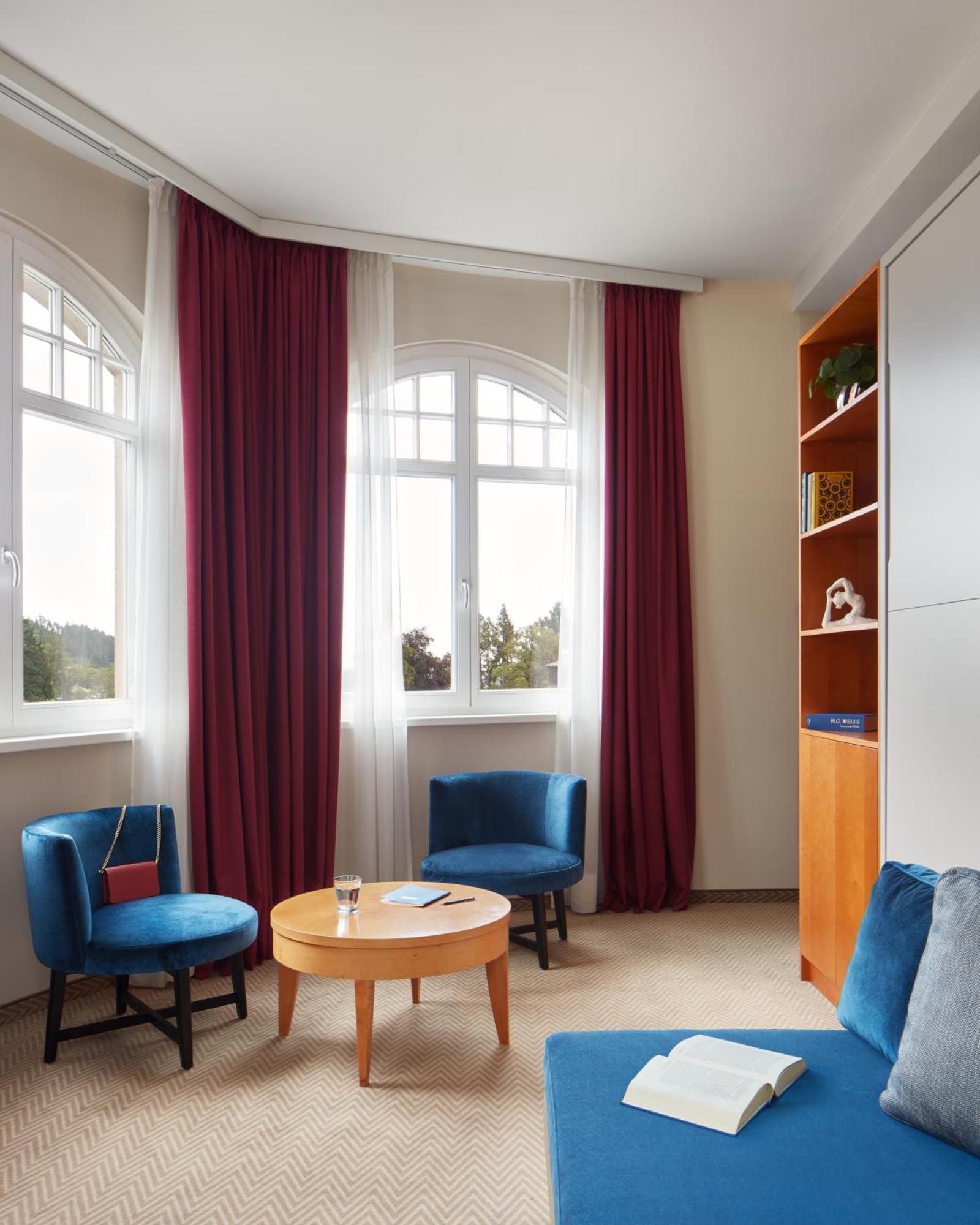 Falkensteiner Spa Resort Mariánské Lázně Habitación foto Curtains in a living room